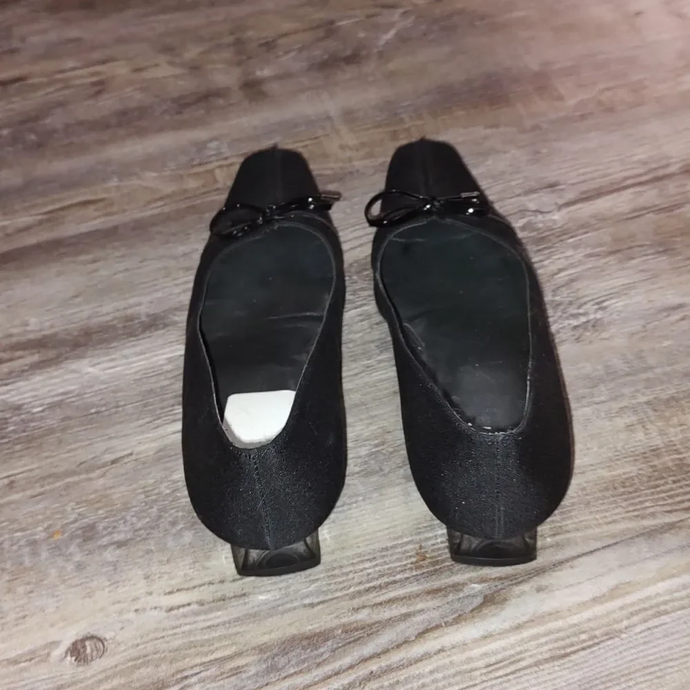 Stuart Weitzman Square Toe Kitten Heels  Sz 8N  Sz 8 narrow
